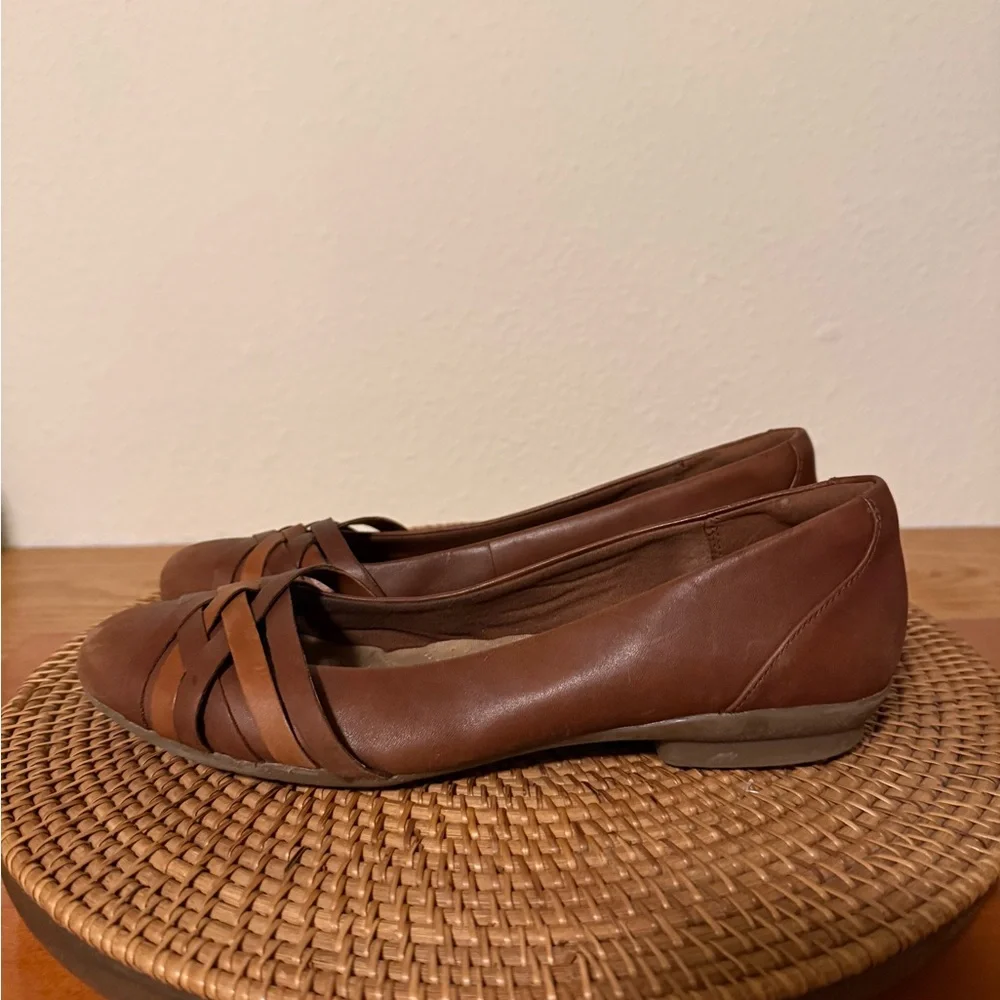 Clarks Women's‎ Brown Leather Woven Flats